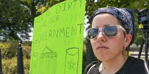 Erin Tinerella,who lives in Chicago but is in Washington DC for an internship,protests against the US Supreme Court’s decision.