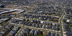 New housing estates in Sydney’s outer west,such as Oran Park,suffer from the urban heat island effect.