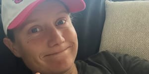 Alyssa Healy posted a photo of herself with bandaged hand to her Instagram story.