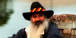 Patrick Dodson’s signature:a black hat banded with the colours of the Aboriginal flag,set off with a great flowing white beard.