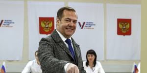 Russian Security Council deputy chairman Dmitry Medvedev,also the head of the United Russia party,casts his ballot at a polling station in Moscow.