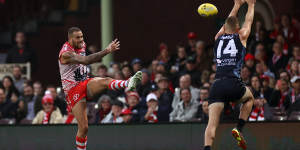 Lance Franklin kicks over Liam Jones to score a major at the SCG.