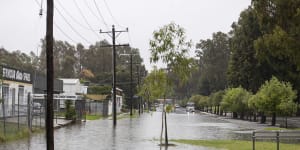 Seymour told to evacuate,too late to leave for Yea as floodwaters rise
