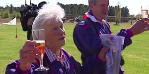 Clare Nowland,then aged 80,went skydiving for her birthday.