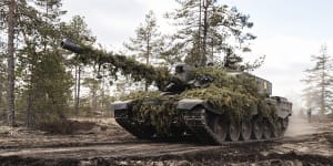 ‘Seize on this moment’:Britain sends Challenger 2 tanks to Ukraine