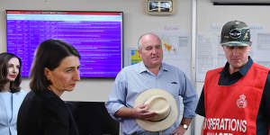 Premier Gladys Berejiklian and Minister for Emergency Services David Elliott at a briefing at the RFS Hawkesbury Control Centre on December 17.