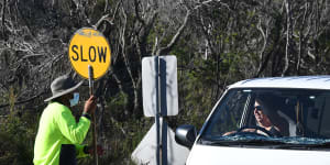 Sydneysiders urged to keep Jervis Bay holiday bookings after border confusion