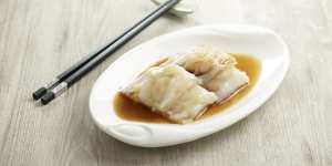 Har cheung fun (slippery steamed prawn rice noodle roll).