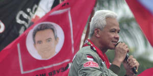 Presidential candidate Ganjar Pranowo speaks to his supporters during his campaign rally in Java.