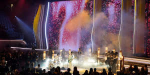 Anderson .Paak,left,and Bruno Mars of Silk Sonic perform"777"at the 64th Annual Grammy Awards on Sunday,April 3,2022,in Las Vegas. (AP Photo/Chris Pizzello)