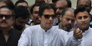 Imran Khan claims win in Pakistan with vows on poverty,US ties