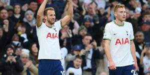 Kane goal seals Spurs win,Chelsea soars to top of Super League ladder