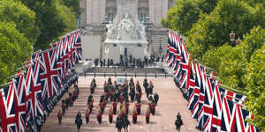 As it happened:Queen Elizabeth II’s coffin taken from Buckingham Palace to Westminster;ASX200 rises after heavy losses on Wednesday