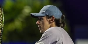 Alex de Minaur plays a forehand return on his way to beating Tommy Paul in the Acapulco final.