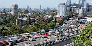 The Warringah Freeway is used by up to 250,000 vehicles a day.