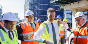 NSW Premier Chris Minns and Building Commissioner David Chandler.