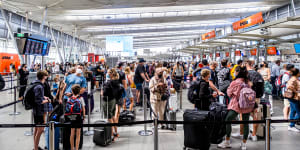 Queues at Sydney Airport during the Easter holiday chaos. 