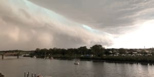 Eastern Queensland coast battered by severe storms with 100km/h winds and 4cm hail