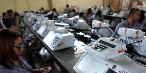 Electoral Court employees in Brasilia work on the final stage of sealing electronic voting machines in preparation for the presidential run-off on October 30.