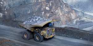 WA border to stay shut to international labour as jobs market heats up in mining,housing