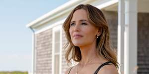 Jennifer Garner as Hollis Shaw in The Five-Star Weekend.