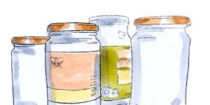 With their airtight seals,glass jars keep food fresh the longest. 