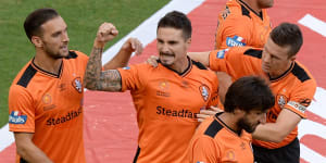 Brisbane Roar go top of A-League after victory over Perth Glory 