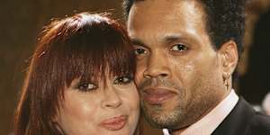 Chrissy Amphlett and Charley Drayton in 2006.