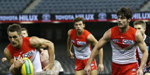 Josh Kennedy in possession for the Swans.