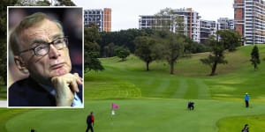 Former NSW premier Bob Carr tees off on Sydney golf course