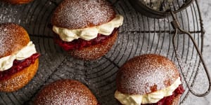 Yeasted buns filled with rhubarb compote and vanilla cream.
