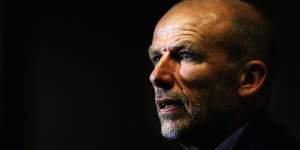 Perth Glory re-sign coach Kenny Lowe but miss Mark Schwarzer