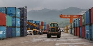 A logistics centre at Chongqing's port,connecting the Yangtze and the Belt and Road regions. 