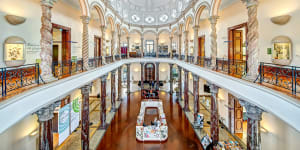 Musee Ariana,housed in a gorgeous Italianate villa near the United Nations,displays only ceramics and glass,but never has crockery looked so good.