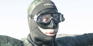 In darkness,under the Arctic ice,Aussie diver chases a cool first