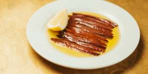 Anchovies with lemon.
