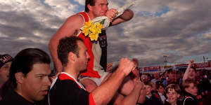 Danny Frawley is chaired off after his last game for St Kilda.