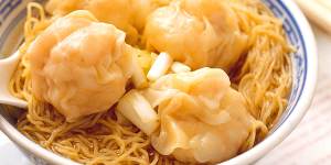 The unusually large prawn-filled wontons are the attraction.