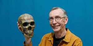 Svante Paabo,director of the Max Planck Institute for Evolutionary Anthropology,with a model of a Neanderthal skeleton.