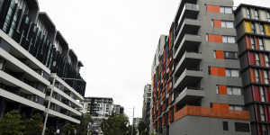 East of Meadowbank train station,new development typically takes the form of six- to seven-storey,medium-density apartment blocks.