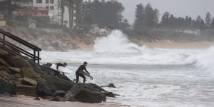 Sydney seawall edges closer but legal issues remain unresolved