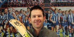 Ponting looms as peace broker around Perth Test