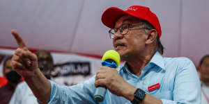 Opposition leader Anwar Ibrahim fronts a campaign rally in Shah Alam,Selangor this week.