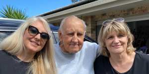 Christina,left,and Caroline Coulston with their father Tony Coulston,who died from falling out of bed at Port Macquarie Base Hospital in 2021. 