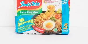 Indo Mie Mi goreng instant noodles in barbeque chicken flavour.