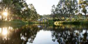 Set in wine country,the Glenlowren Nissen Hut overlooks an idyllic lagoon.