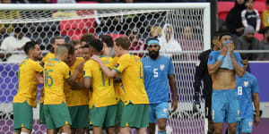 Socceroos squeeze past India to get Asian Cup off to winning start