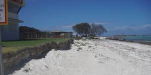 Fresh battle erupts in Lancelin's erosion wars as town clings to beach driving