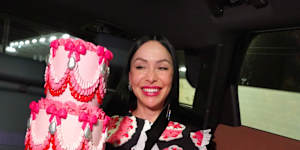 Katherine Sabbath boldly ferrying a triple-tiered cake in an Uber – let’s hope that icing set overnight!
