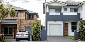 32A Green Avenue,Smithfield,a 4 bed duplex,guided at $800,000,sold for $1,045,000. The same agent listed a 4 bedroom duplex next door,two months later,for $800,000. It sold for $1.1m.